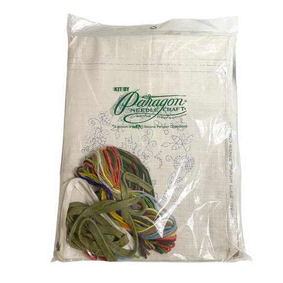 Vintage Paragon Floral Wreath With Butterfly Pillow Stitchery Kit 0862 NEW - Picture 2 of 2